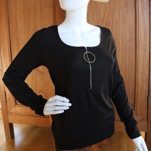 Black ribbed blouse w/lg ringed zipper